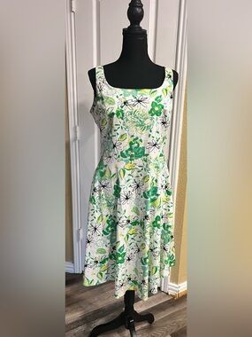 Sleeveless Floral Midi Dress in Green and White